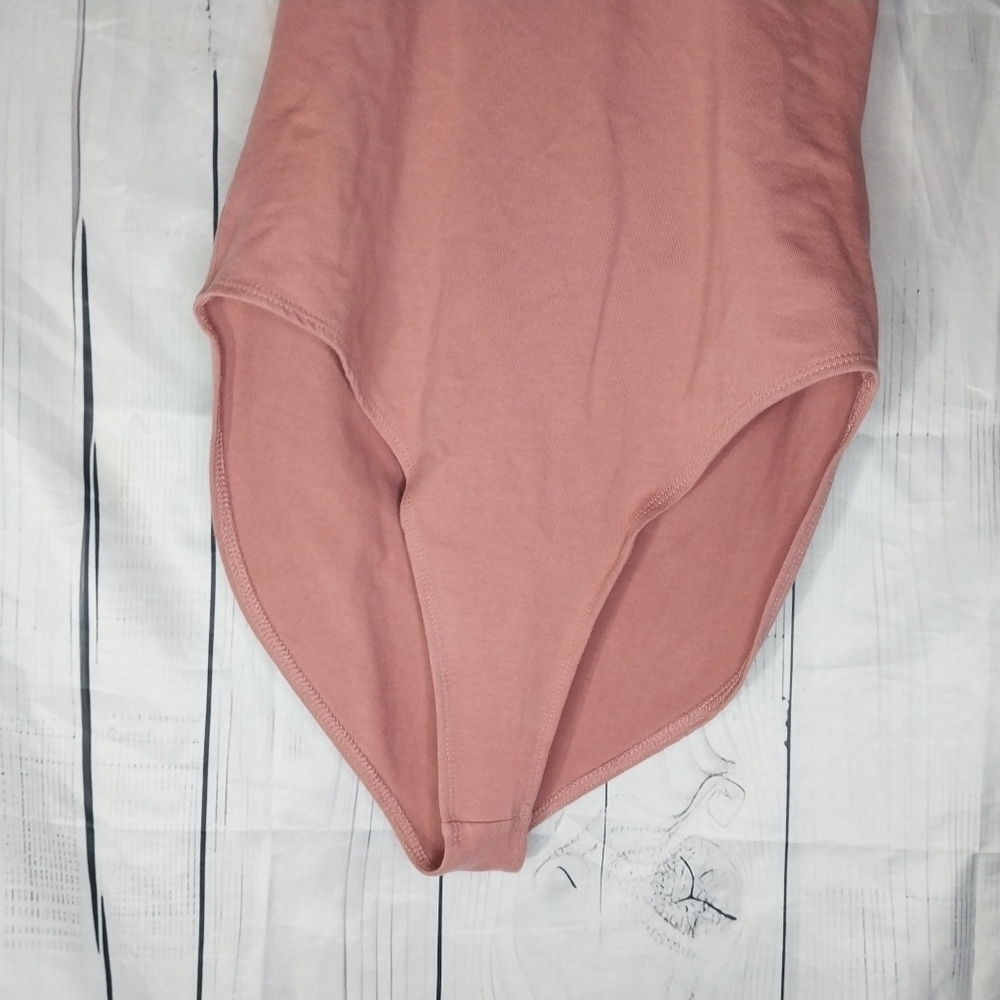 Forever 21 V-Neck Halter Style Bodysuit in Dusty Rose - Picture 6 of 12